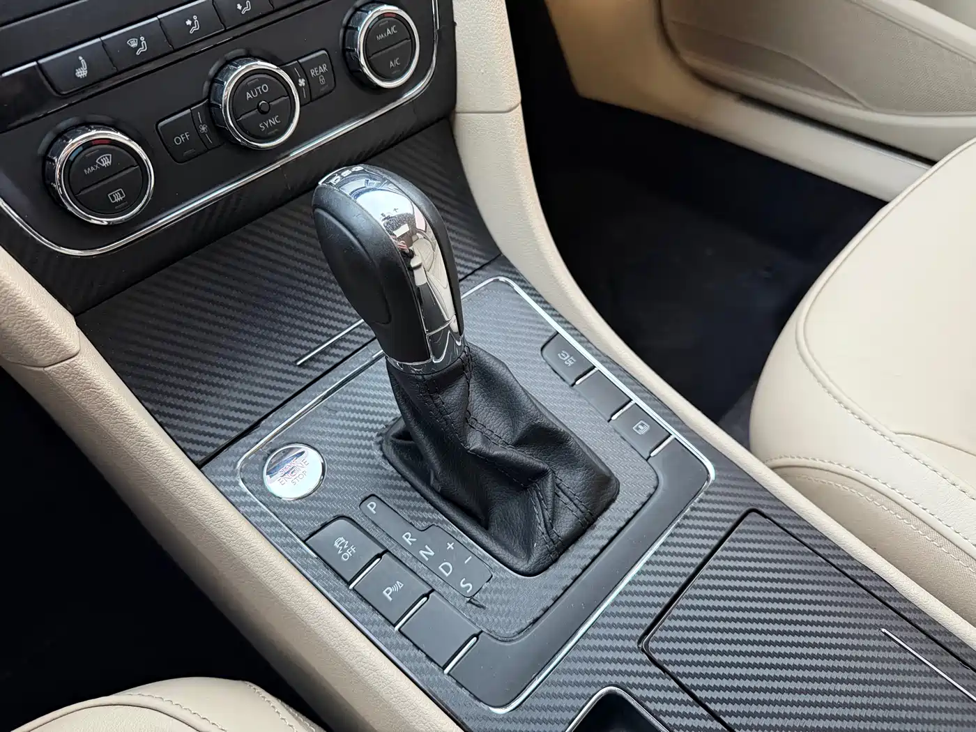 Volkswagen Passat 2014 1.8TSI DSG Executive Edition фото 13