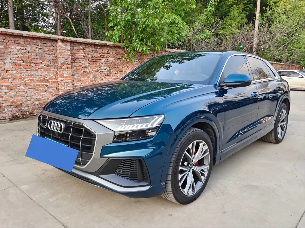 AUDI Q8