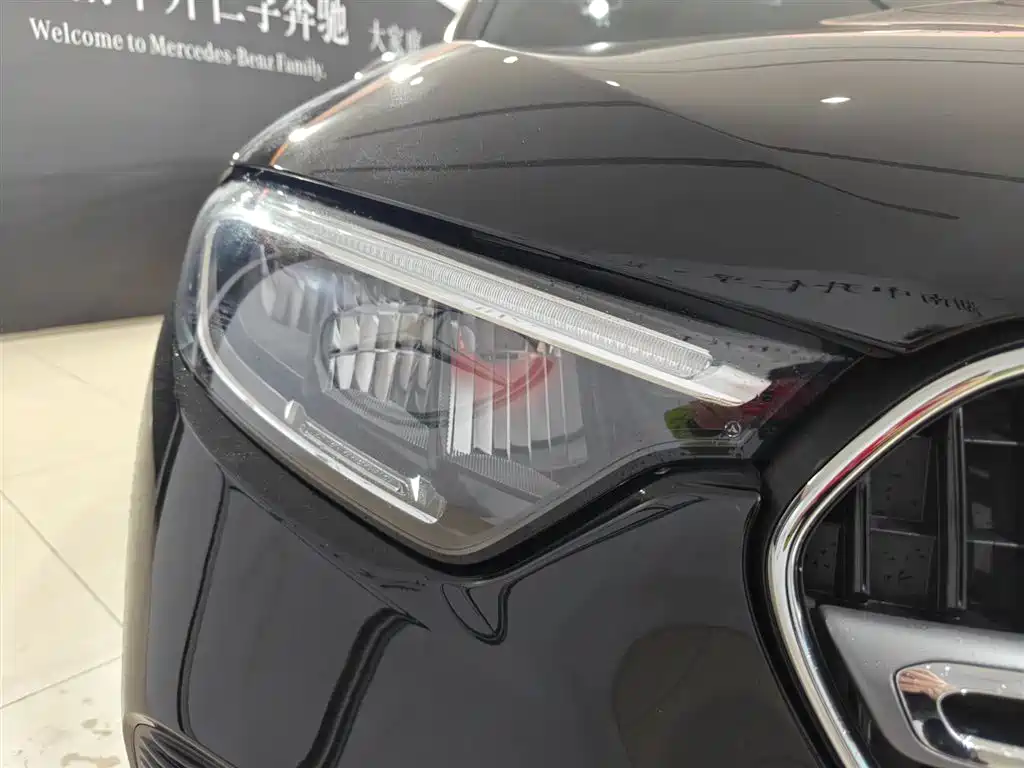 MERCEDES-BENZ GLC
