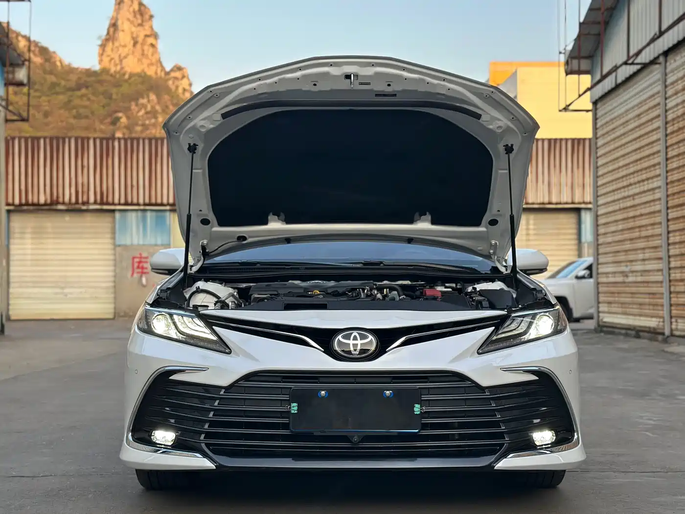 Toyota Camry 2023 2.5G Luxury Edition фото 9