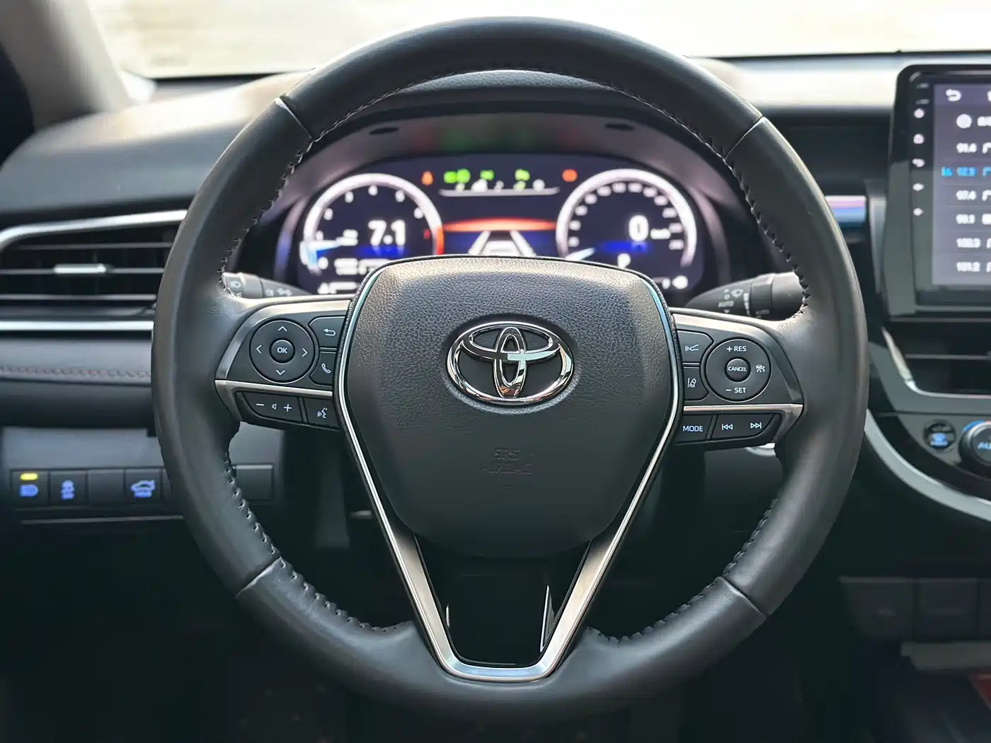 Toyota Camry 2023 2.5G Luxury Edition фото 20