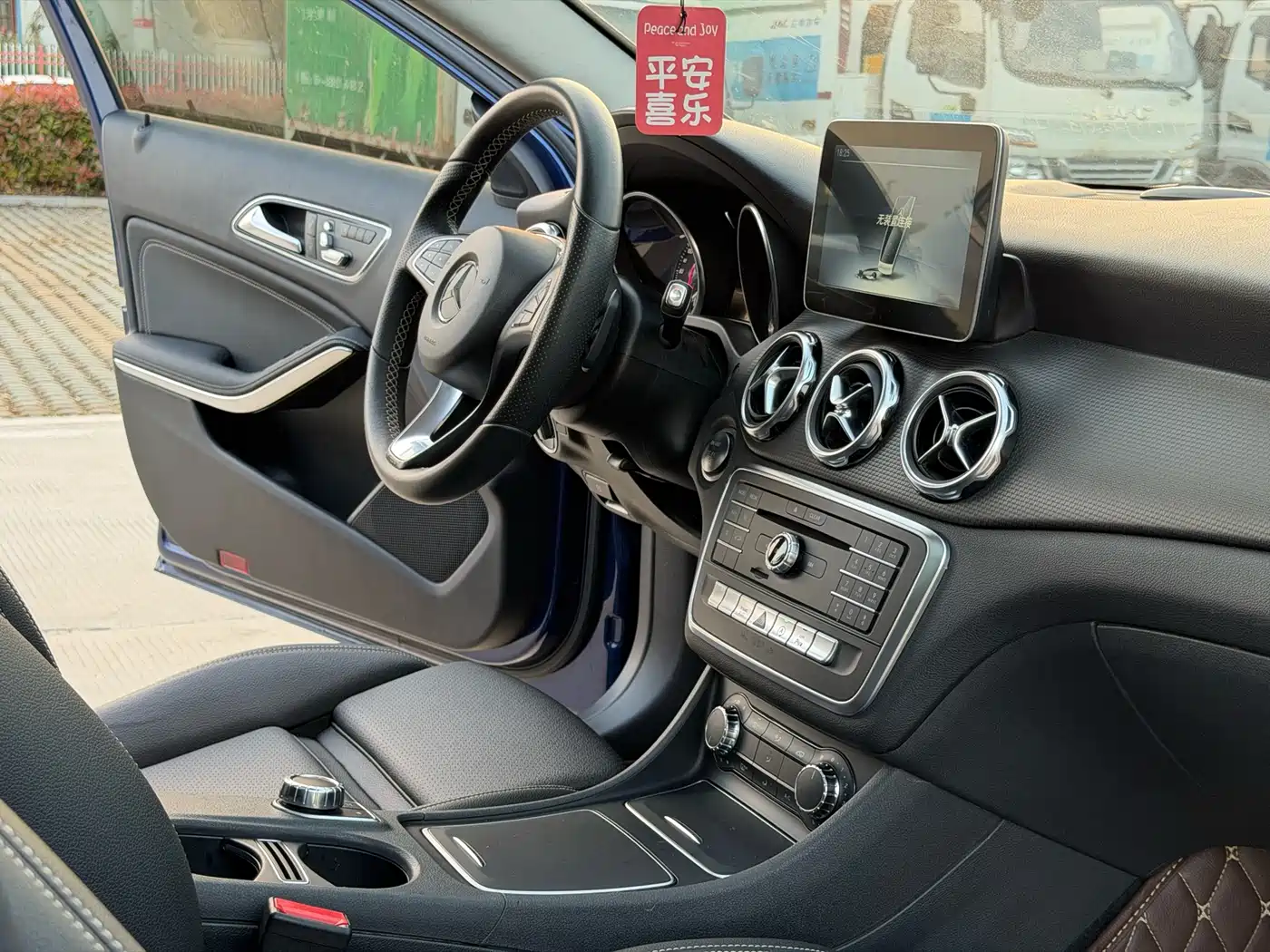 Mercedes-Benz GLA 2017 GLA 200 Dynamic фото 14