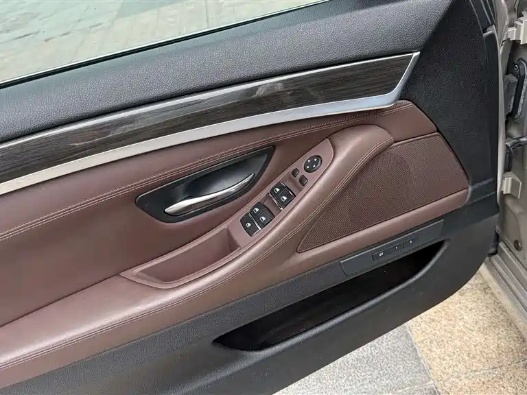 BMW 5 Series 2014 525Li Luxury Design Package фото 10
