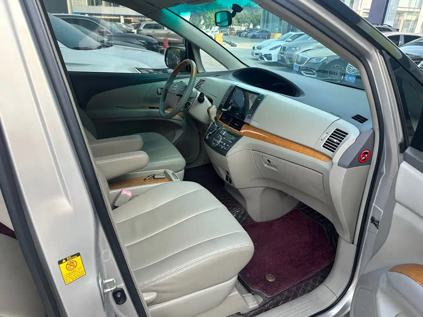 Toyota Previa фото 12