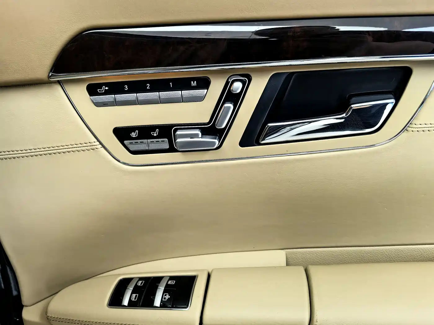 Mercedes-Benz S-Class 2012 S 500 L 4MATIC Grand Edition фото 17