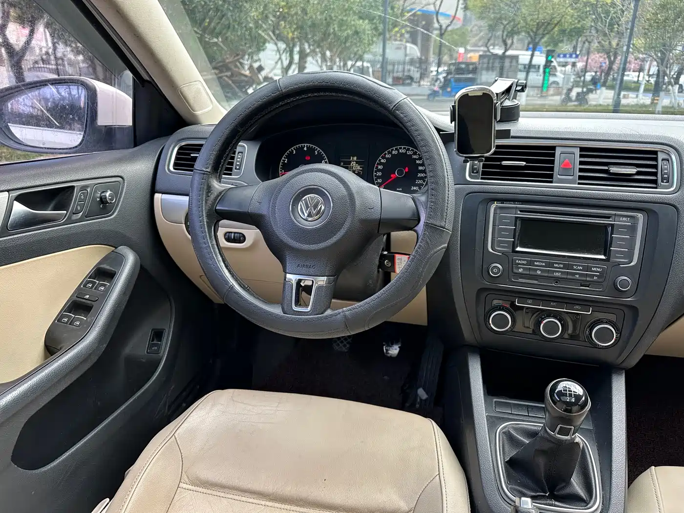 Volkswagen Sagitar 2014 1.6L Manual Comfort фото 12