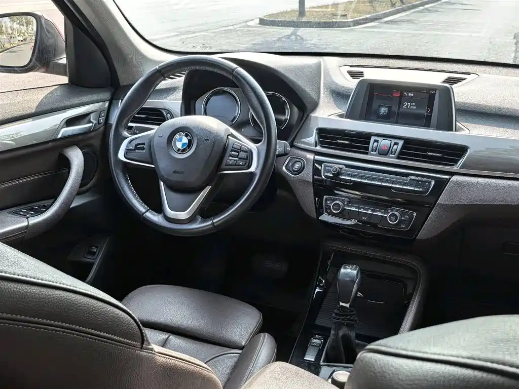 BMW X1 2019 sDrive18Li Premium Model фото 19
