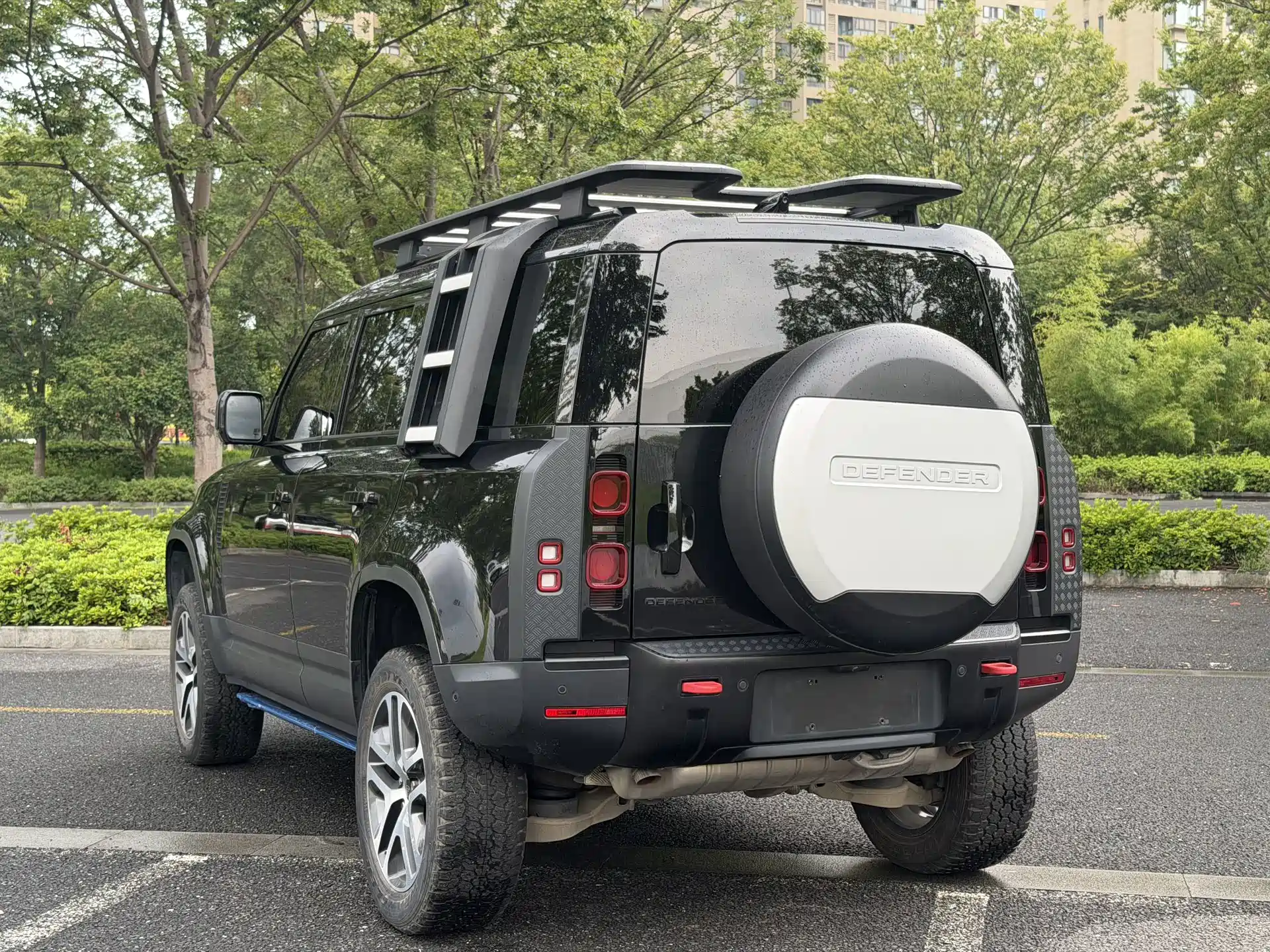 Photo 17 - Land Rover Defender