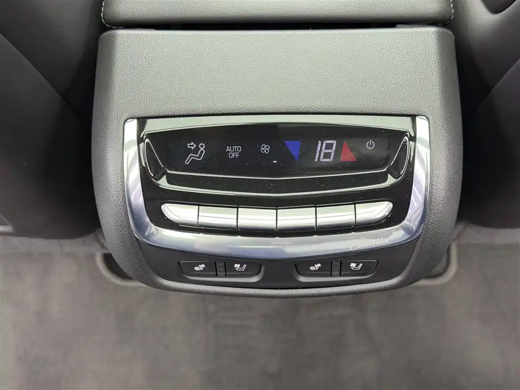 CADILLAC XT6