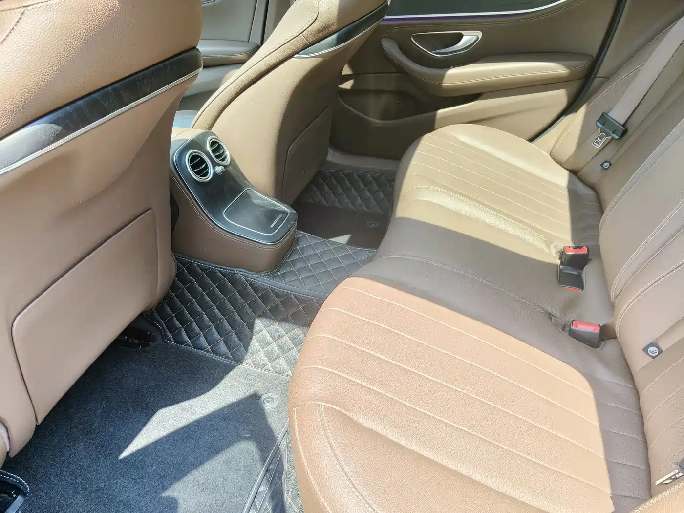 Mercedes-Benz E-Class 2023 E 300 L Sport Fashion фото 7