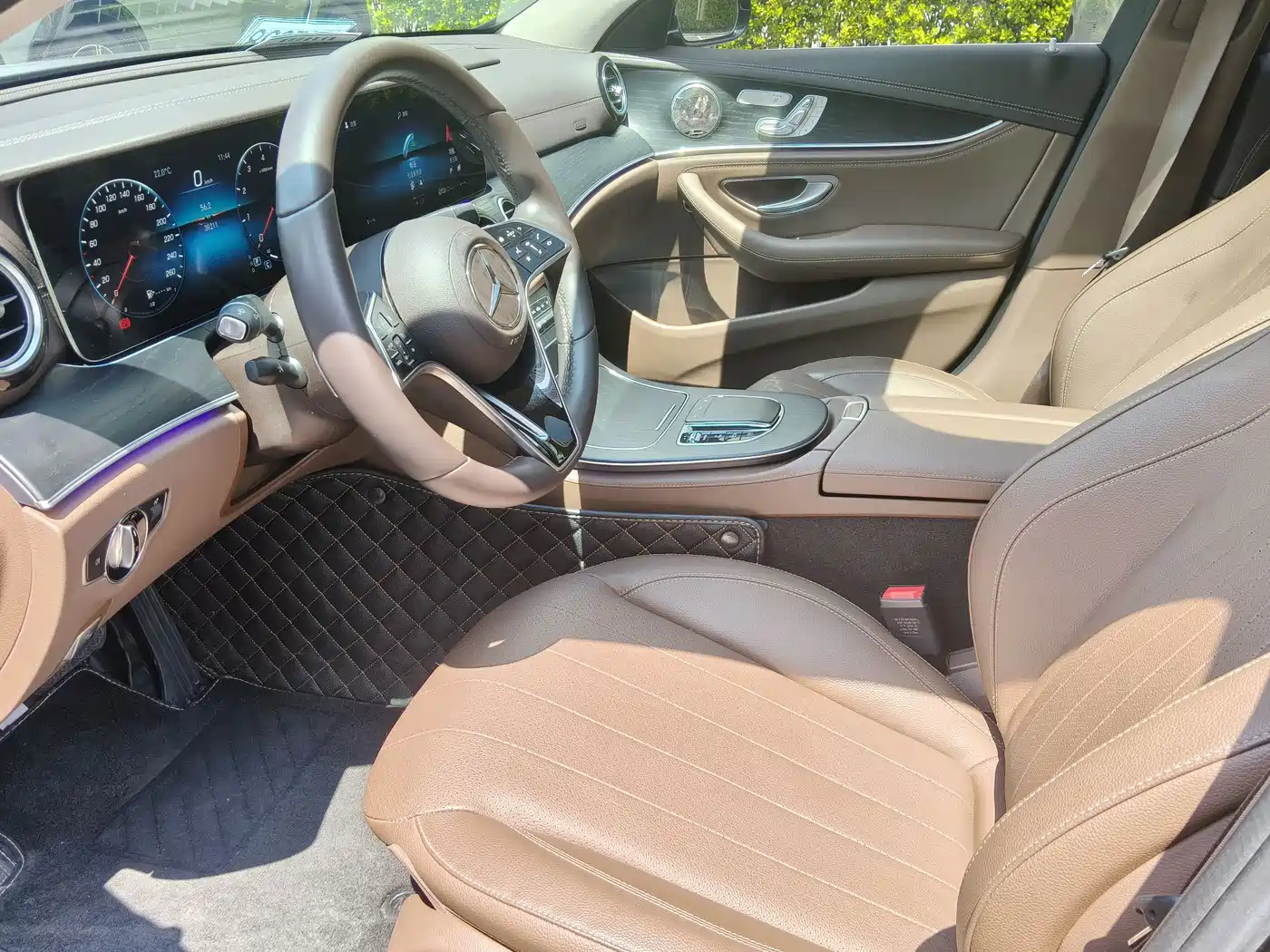 Mercedes-Benz E-Class 2023 E 300 L Sport Fashion фото 6