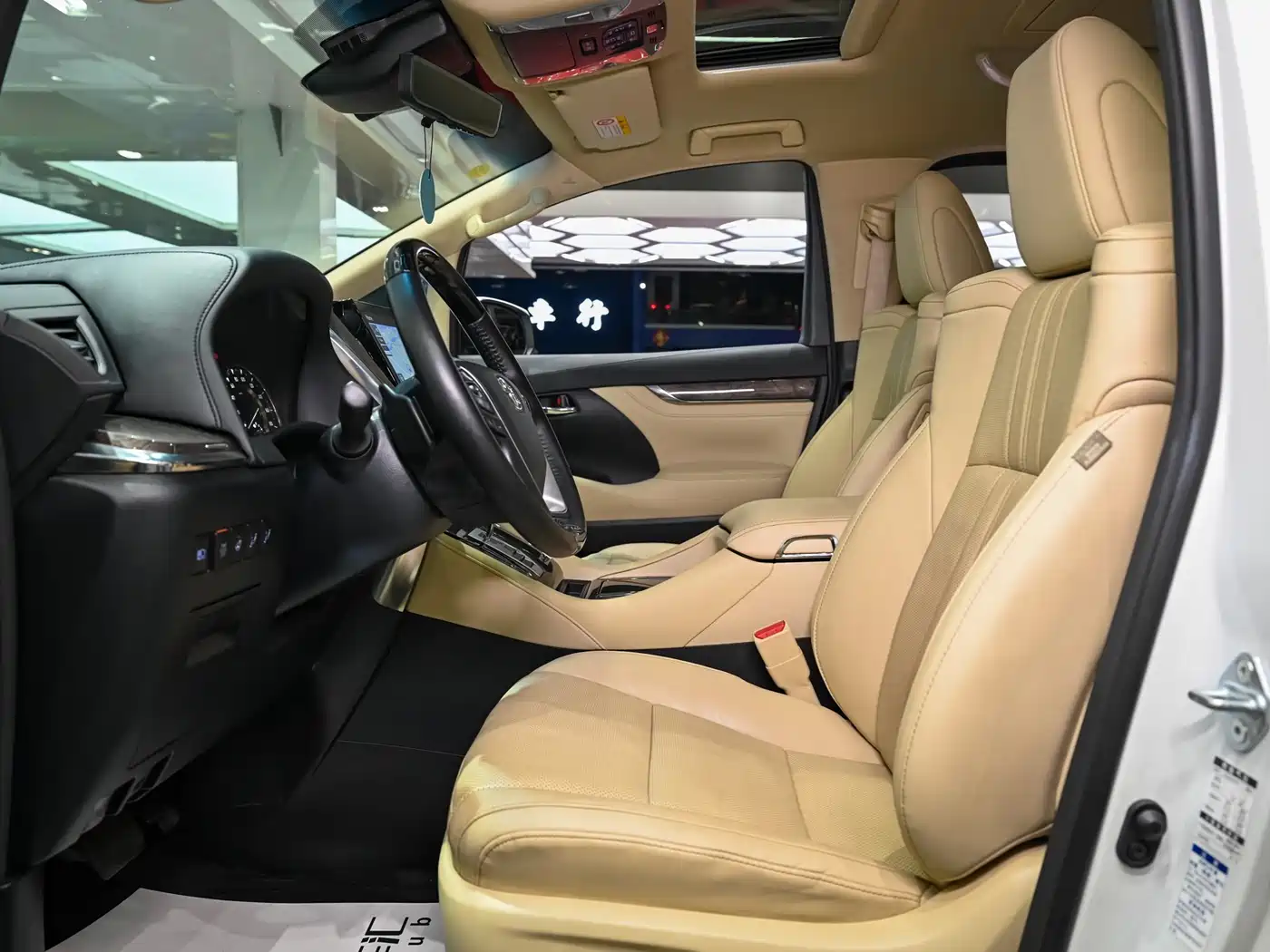 Toyota Alphard 2021 Hybrid 2.5L Premium фото 13