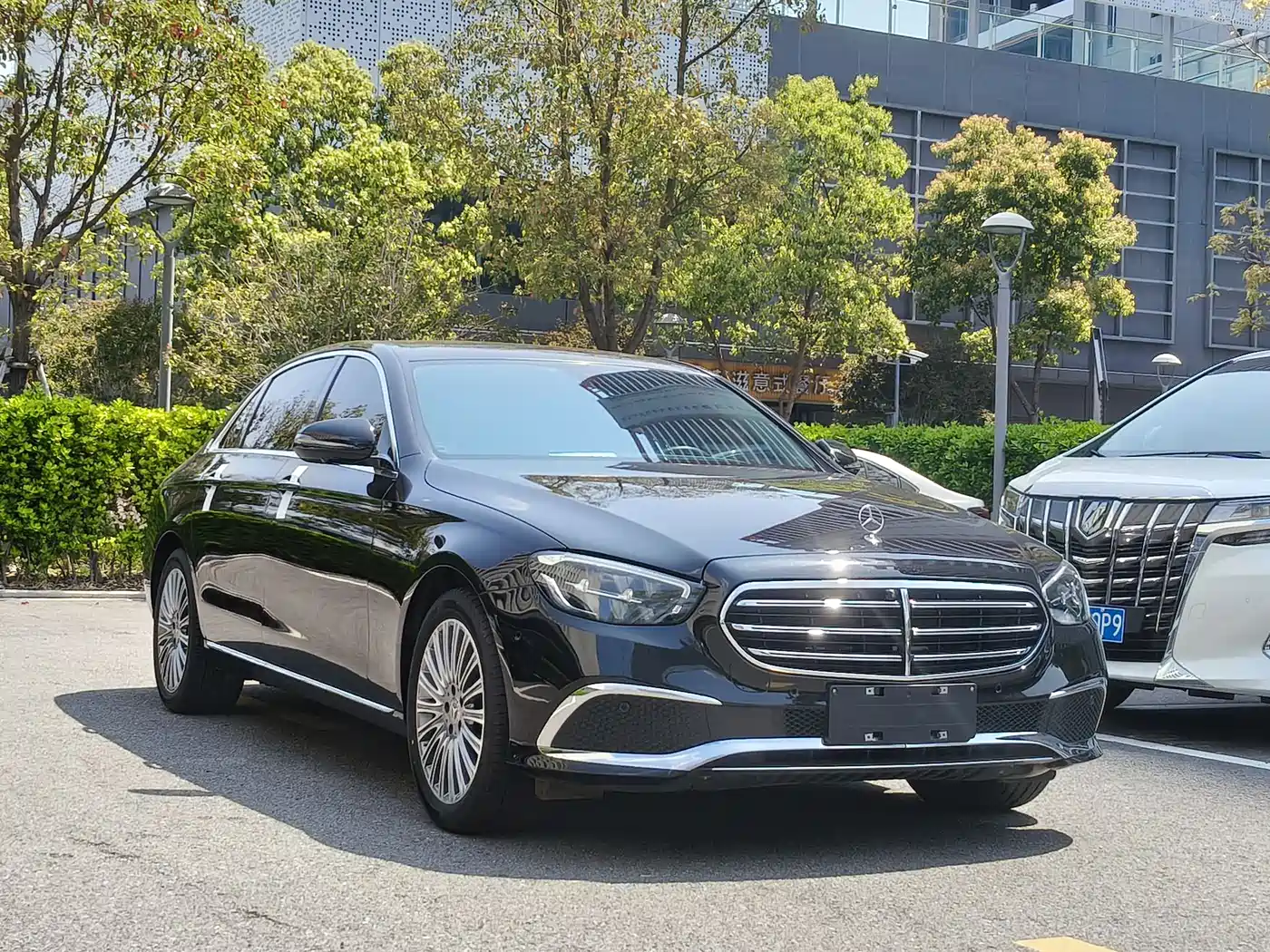 Mercedes-Benz E-Class 2023 E 300 L Sport Fashion фото 3