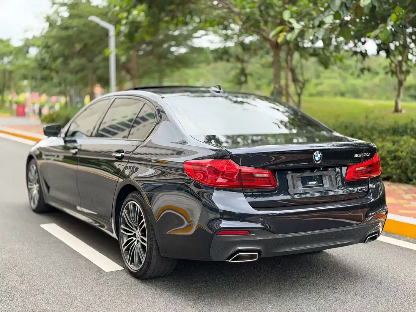 BMW 5 Series 2018 530Li Premium M Sport Package фото 16