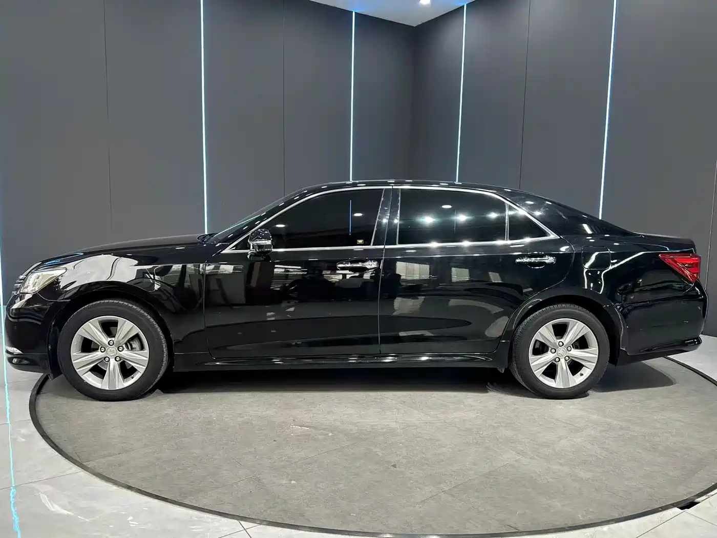 Toyota Crown 2015 2.0T Fashion фото 4