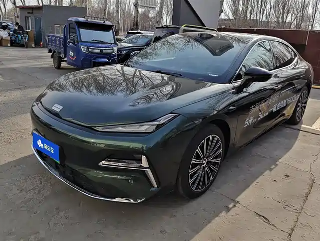 geely-galaxy galaxy-sparkle-8