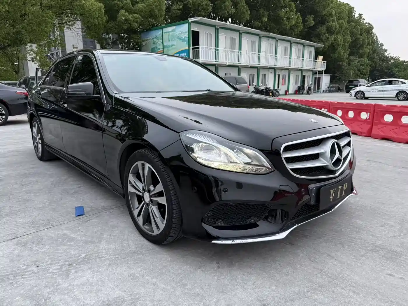 Mercedes-Benz E-Class 2013 E 300 L Fashion фото 2
