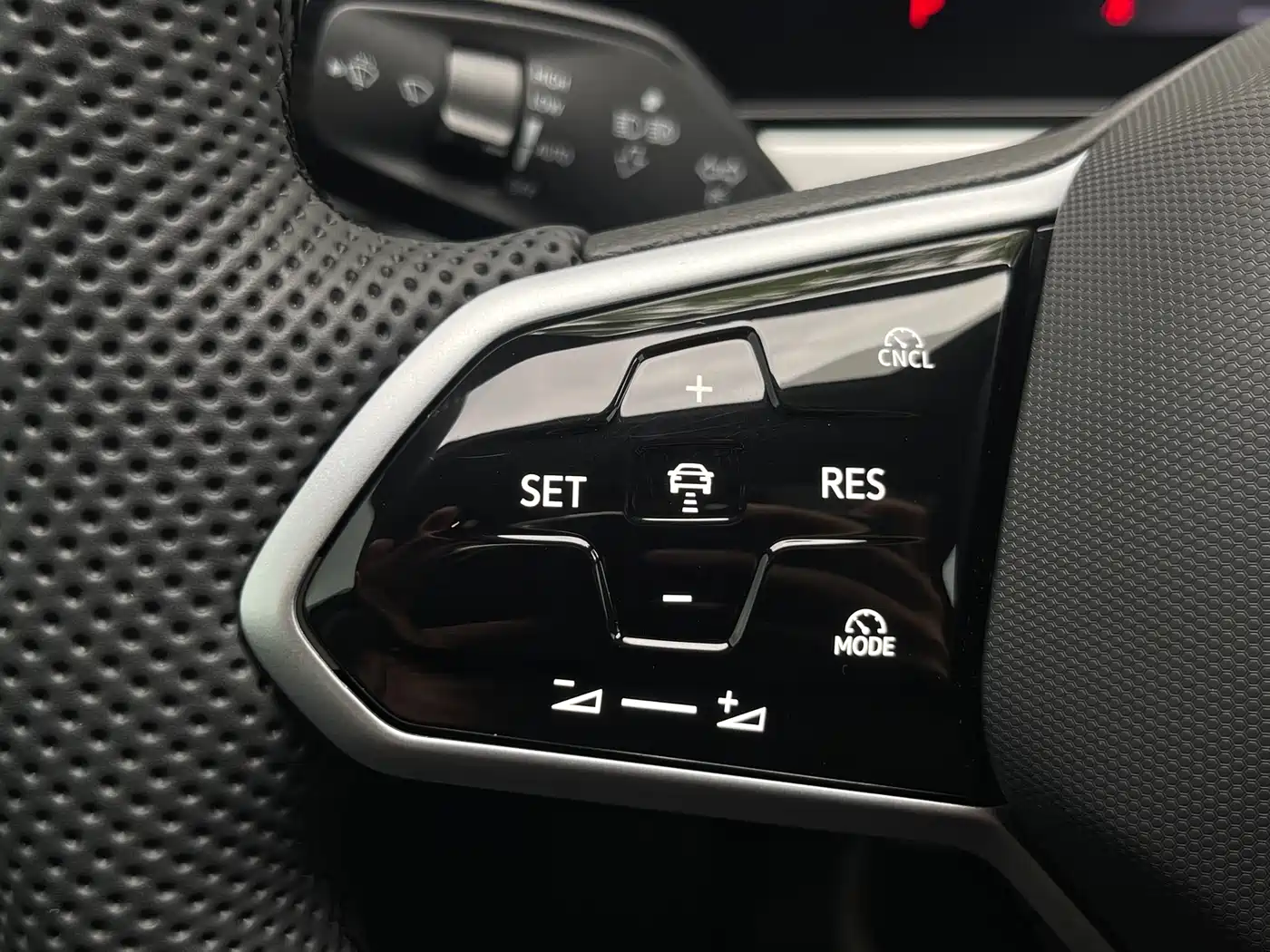 Volkswagen Passat 2025 Pro 380TSI Dragon Fortune Edition фото 23