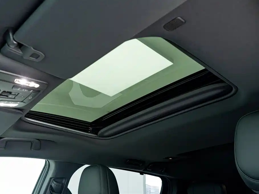 Toyota Sienna 2023 2.5L Hybrid Premium Edition фото 27