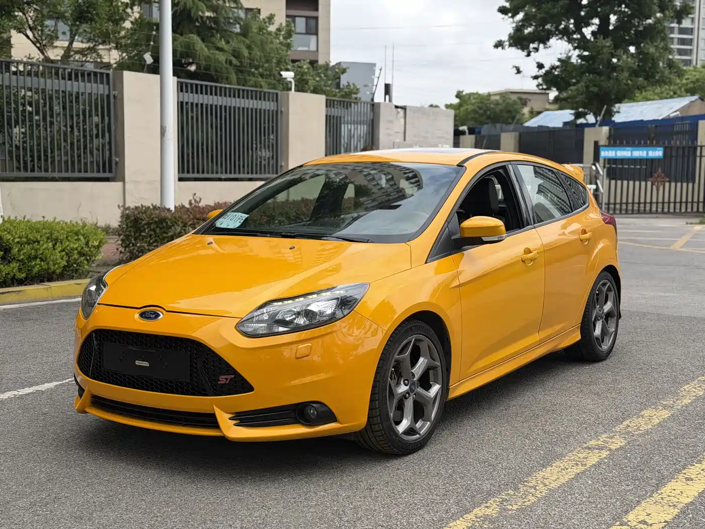 Ford Focus (Import) 2013 2.0T ST Orange Edition