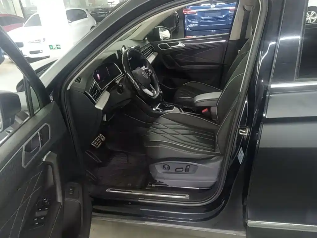 Фото 15 - Volkswagen Tiguan L