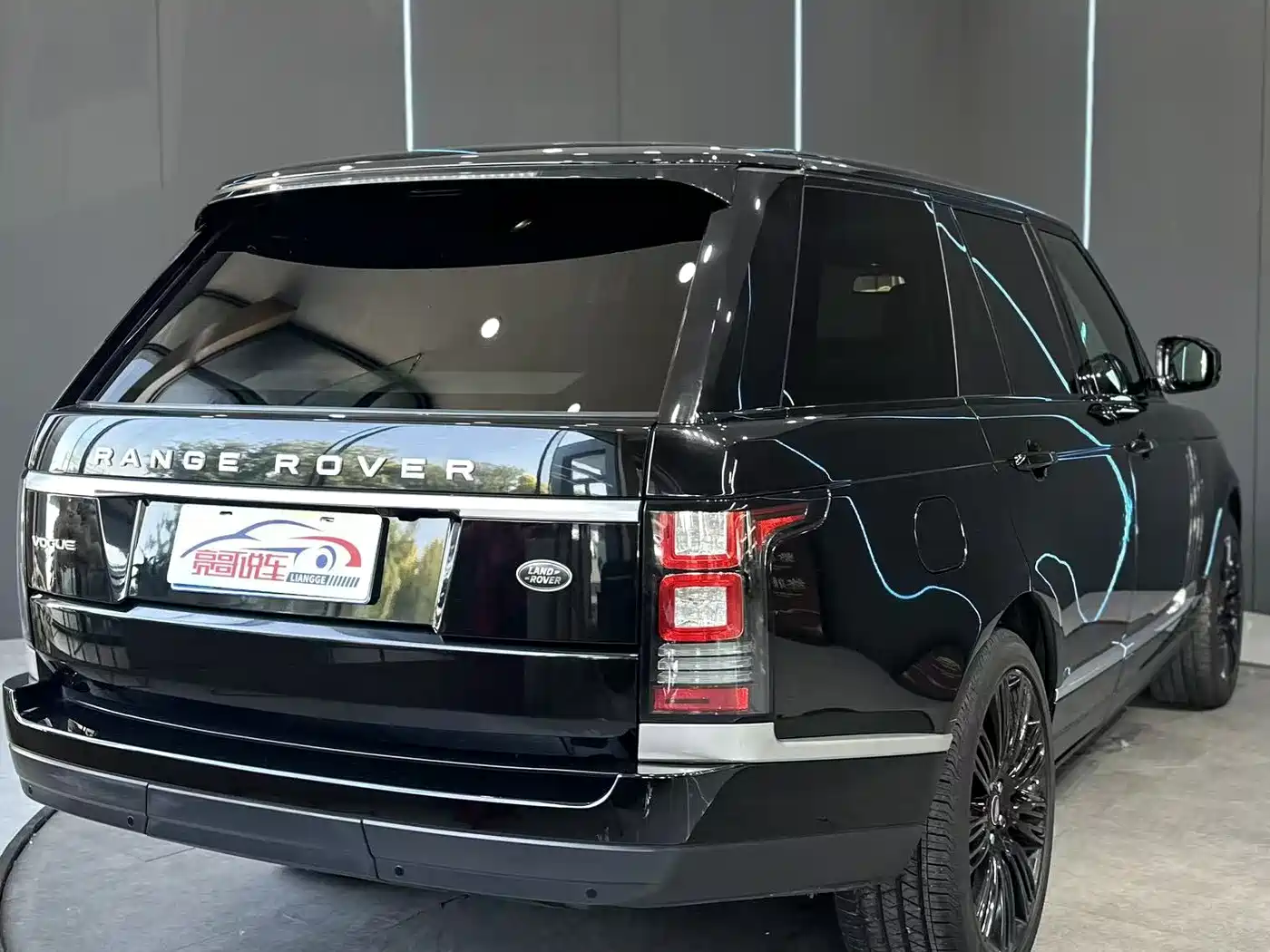 Land Rover Range Rover 2014 Facelift 3.0 SC V6 Vogue фото 6