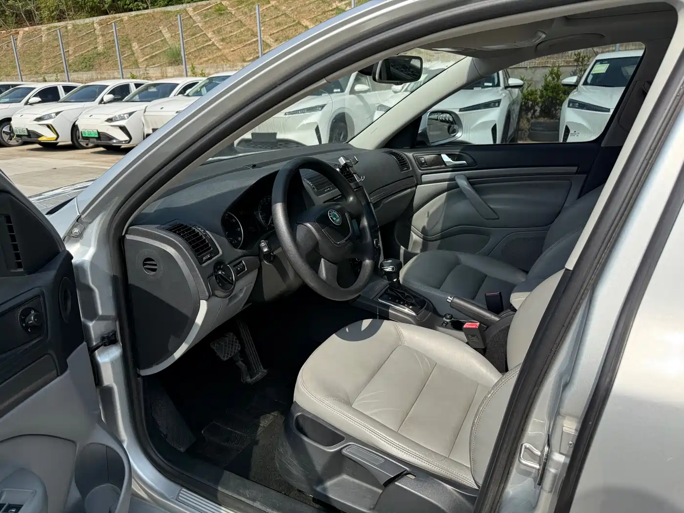 Škoda Octavia 2013 1.6L Automatic Prestige Edition фото 4
