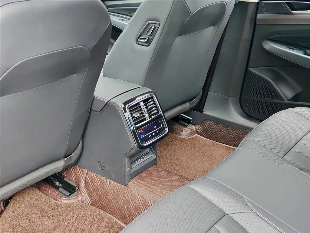 Volkswagen Passat 2025 Outstanding 330TSI Elite Edition фото 9
