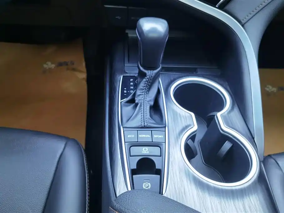 Toyota Camry 2023 2.5G Luxury Edition фото 16