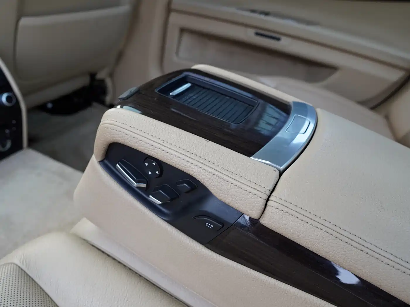 BMW 7 Series 2009 730Li Luxury фото 22
