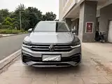 Photo 2 - Volkswagen Tiguan L