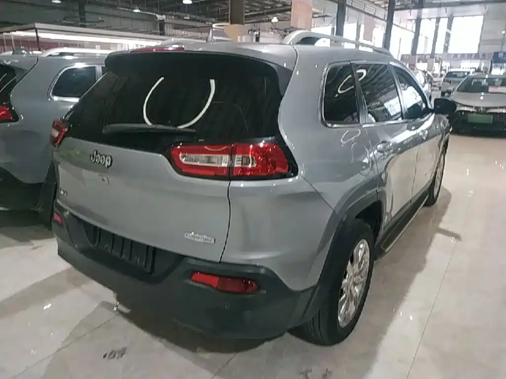 Jeep Cherokee (Import) 2015 2014 2.4L Luxury
