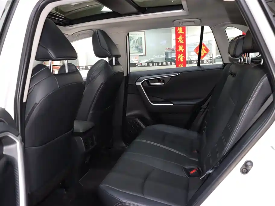 Toyota Wildlander 2023 Hybrid 2.5L E-CVT AWD Premium Edition фото 11