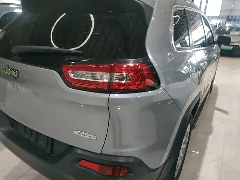 Jeep Cherokee (Import) 2015 2014 2.4L Luxury