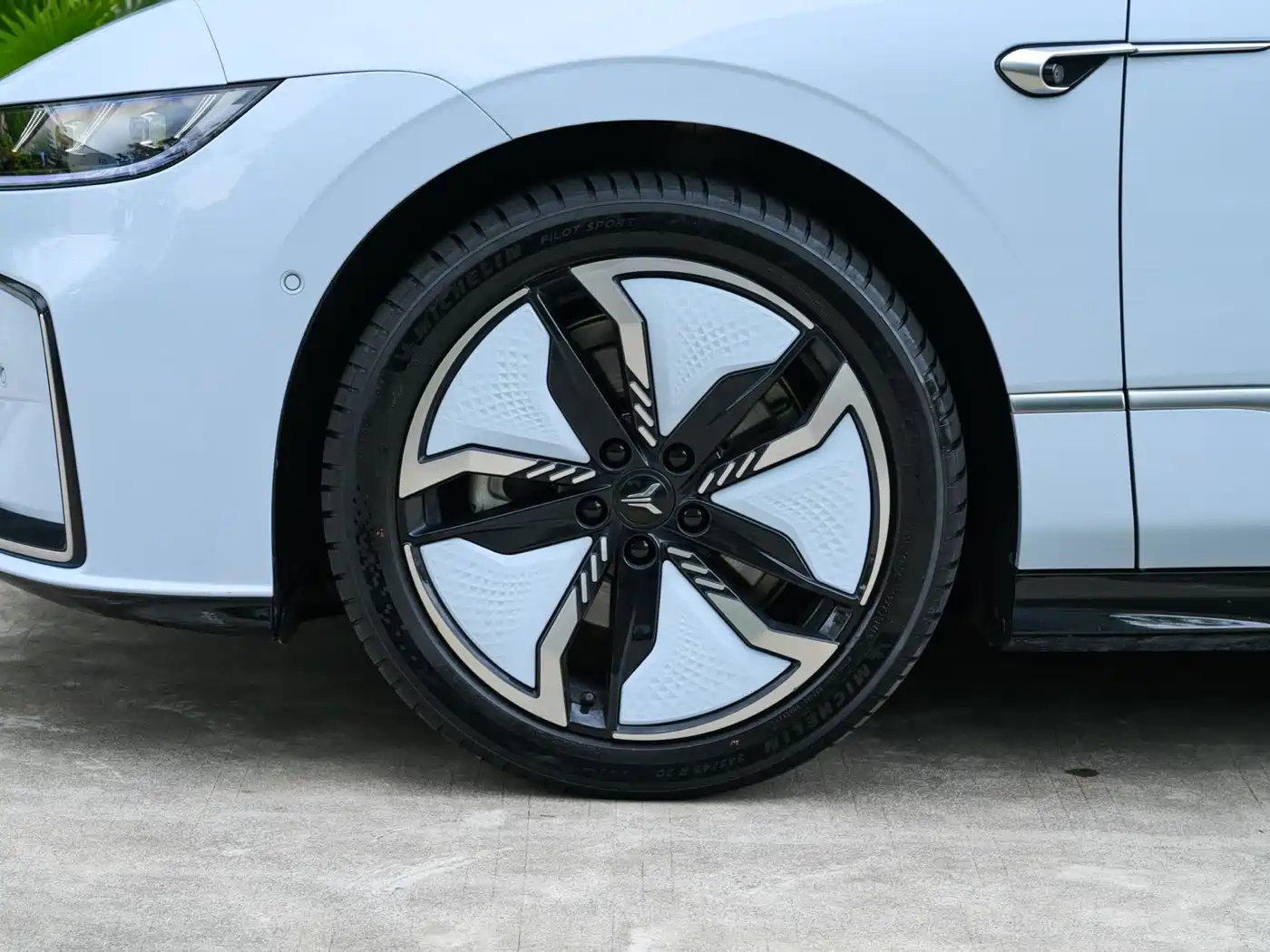 Voyah Auto VOYAH Zhuiguang 2023 4WD Flagship Edition фото 27