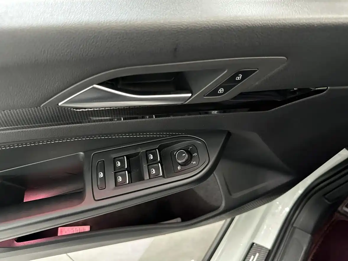 Volkswagen Golf 2023 280TSI DSG R-Line Lite фото 4