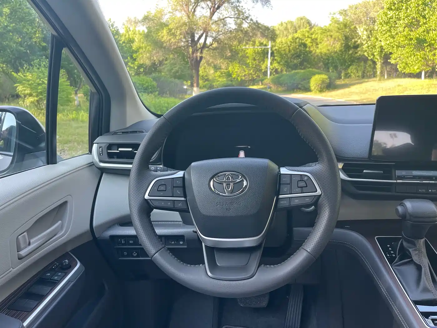 Toyota Sienna 2026 Model 2.5L Hybrid 2WD Comfort Edition фото 7