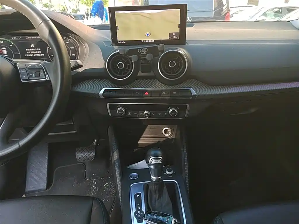AUDI Q2L E-TRON