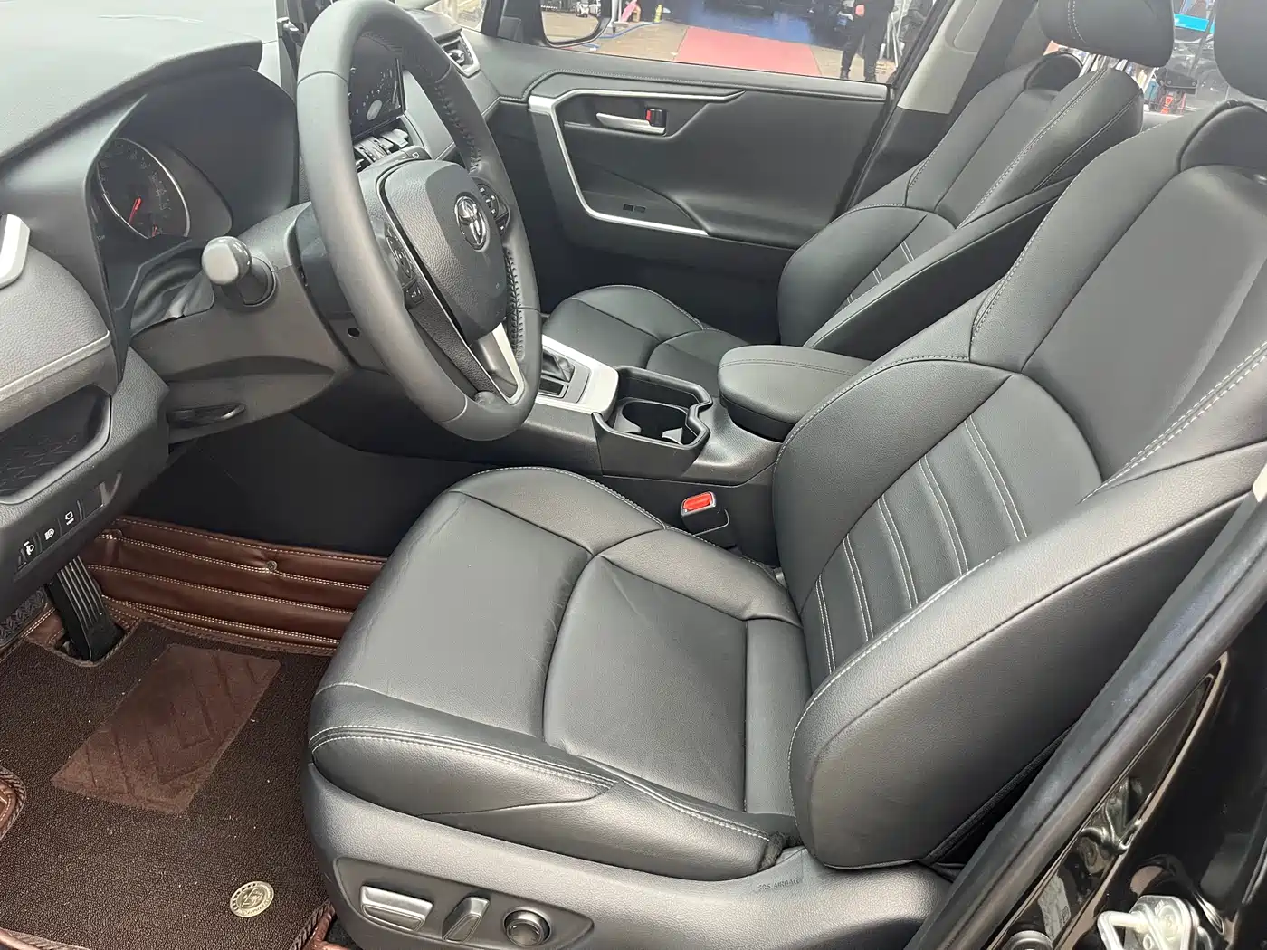 Toyota Wildlander 2022 2.0L CVT FWD Luxury PLUS Edition фото 13