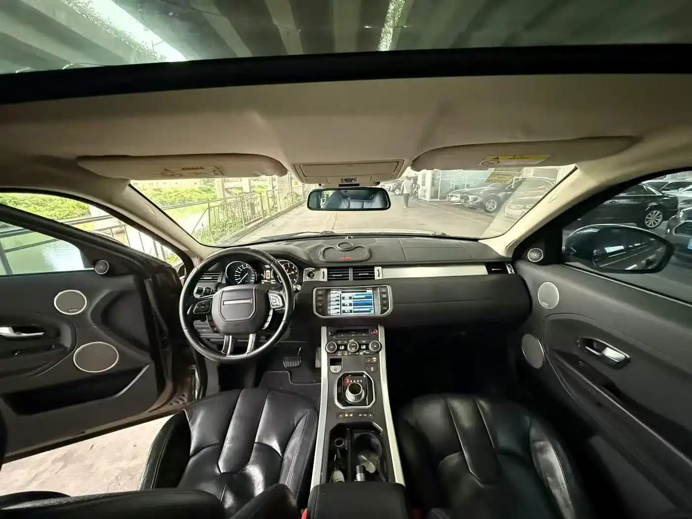 Land Rover Range Rover Evoque 2015 2.0T 5-Door Intelligent Edition фото 7