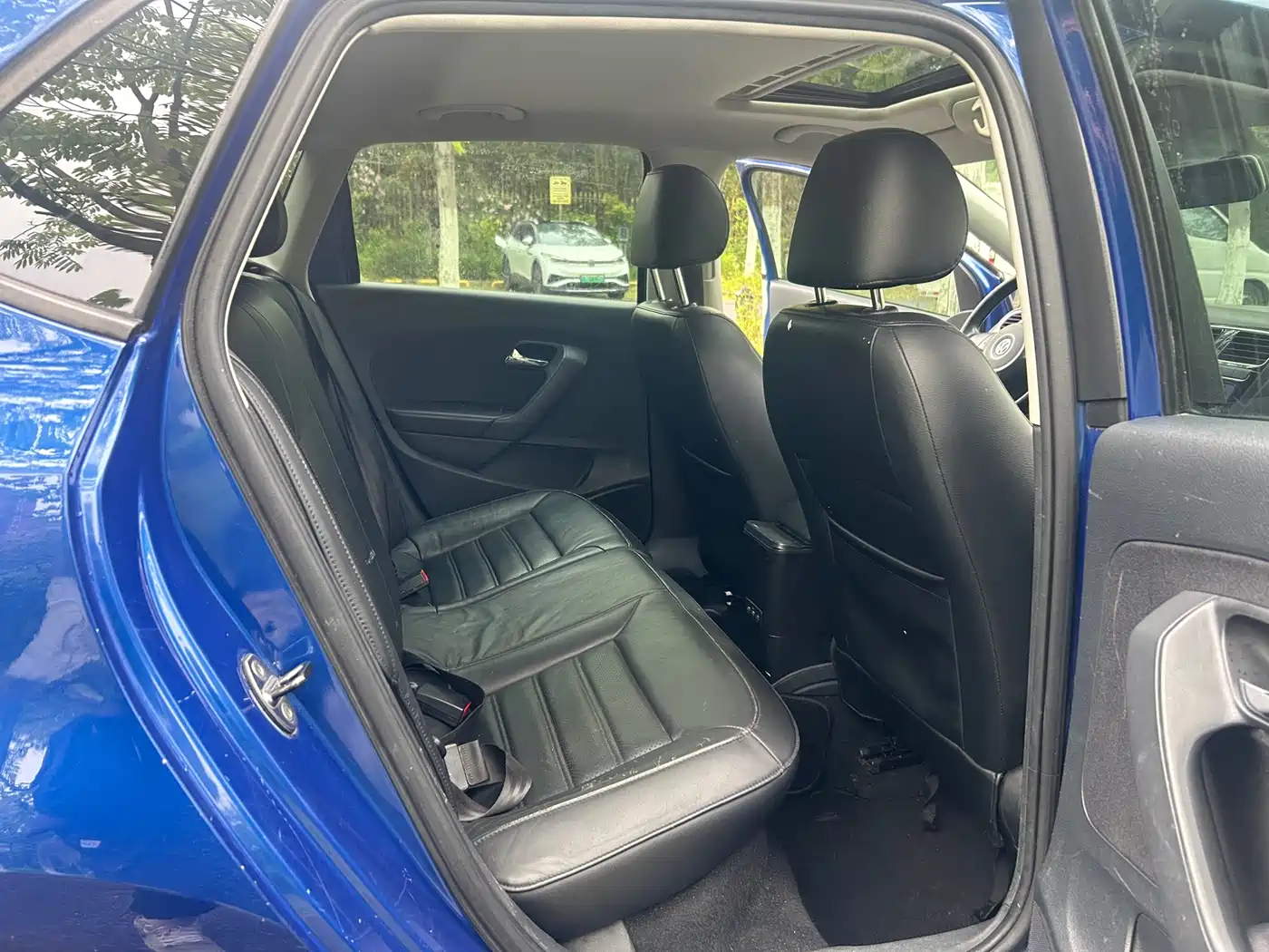 Volkswagen Polo 2011 1.6L Automatic Cool Edition фото 11