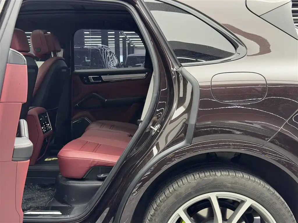 Porsche Cayenne New Energy 2023 Cayenne E-Hybrid 2.0T Platinum Edition фото 7
