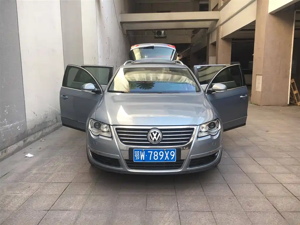 Volkswagen Passat 2011 2.0T Wagon Luxury фото 6