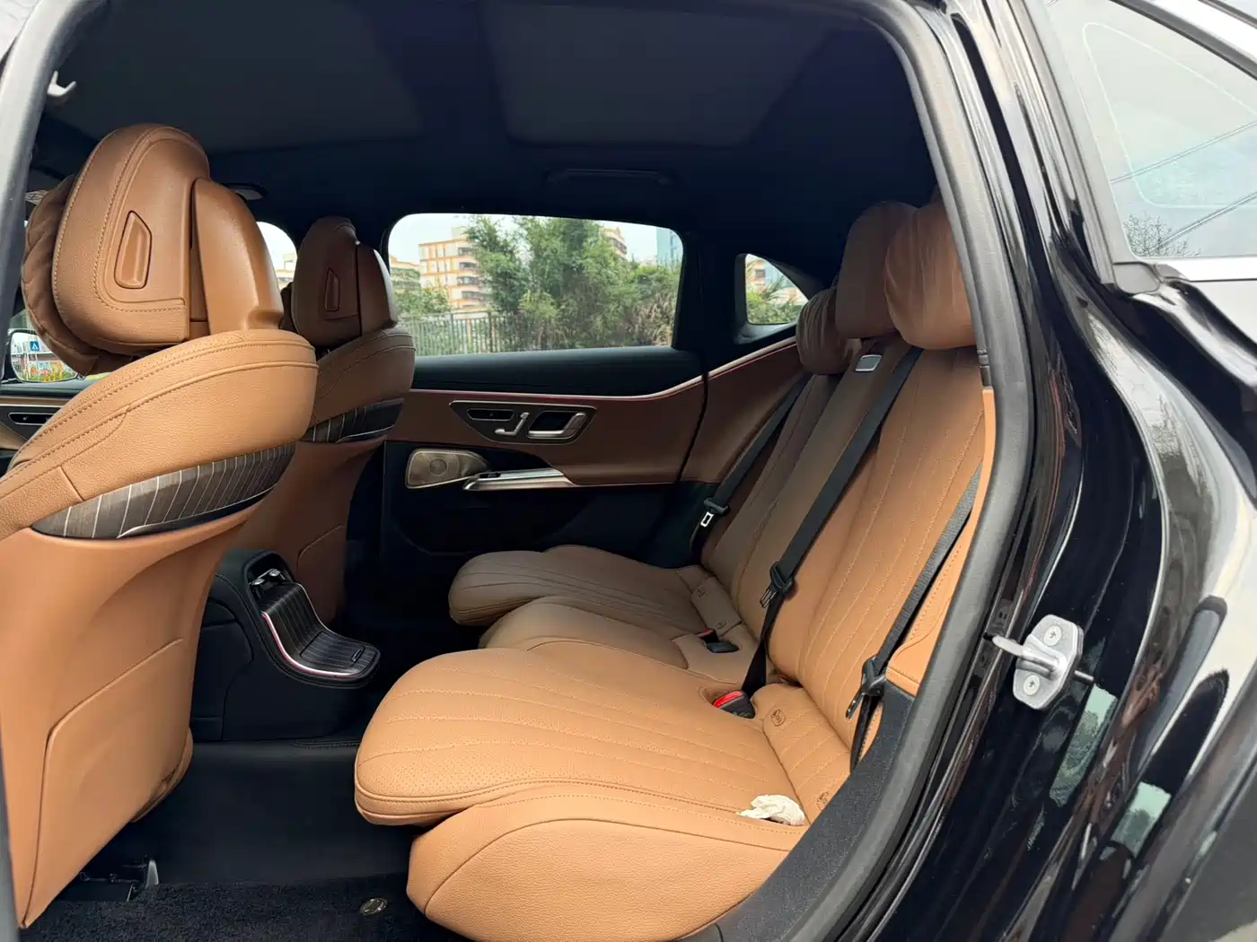 Mercedes-Benz E-Class 2024 Model E 300 L Luxury фото 9