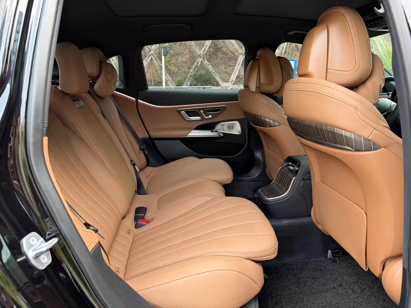 Mercedes-Benz E-Class 2024 Model E 300 L Luxury фото 11