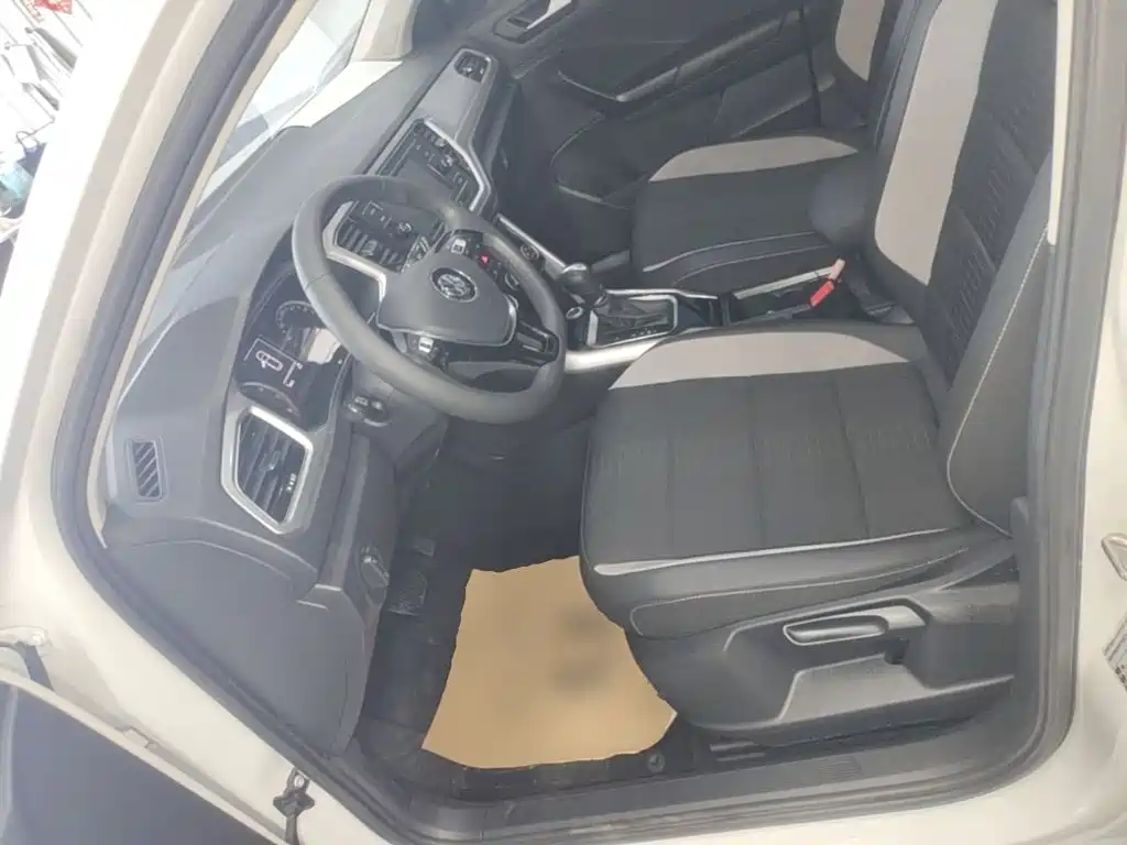 VOLKSWAGEN T-ROC EXPLORING SONGS