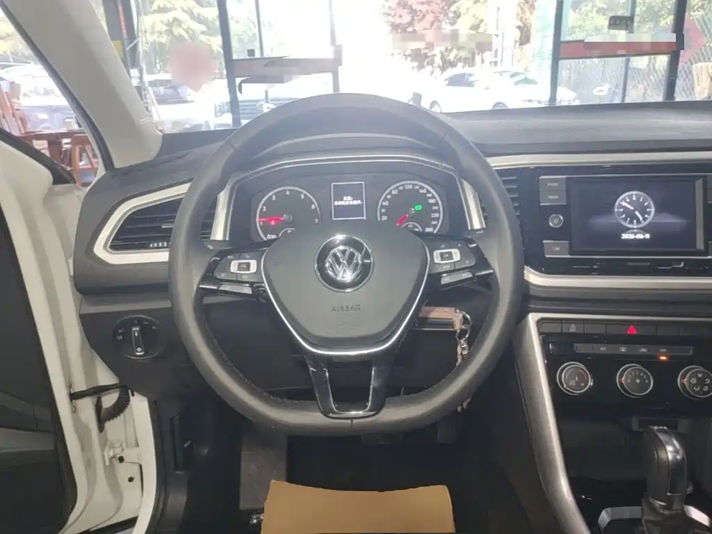 VOLKSWAGEN T-ROC EXPLORING SONGS