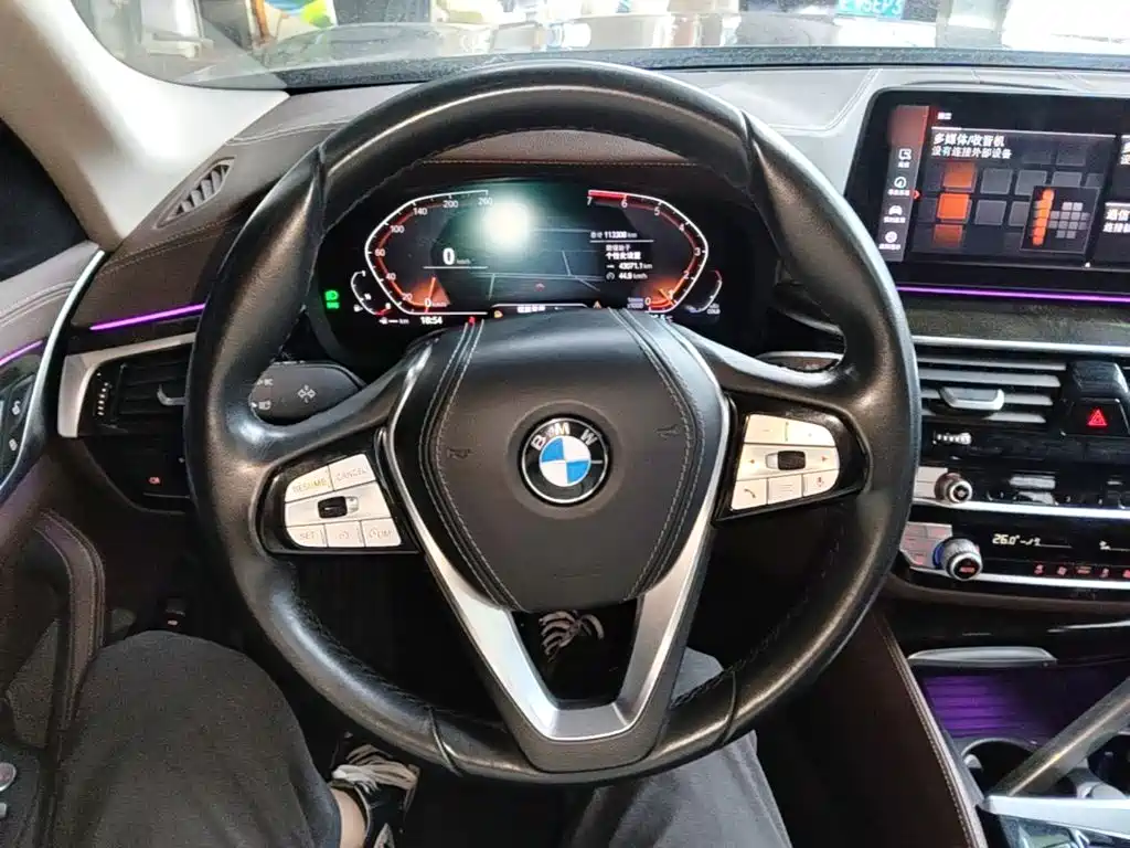 صورة 11 - BMW 5 Series