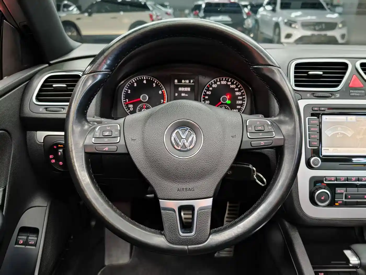 Volkswagen Eos 2010 2.0TSI DSG Luxury фото 25
