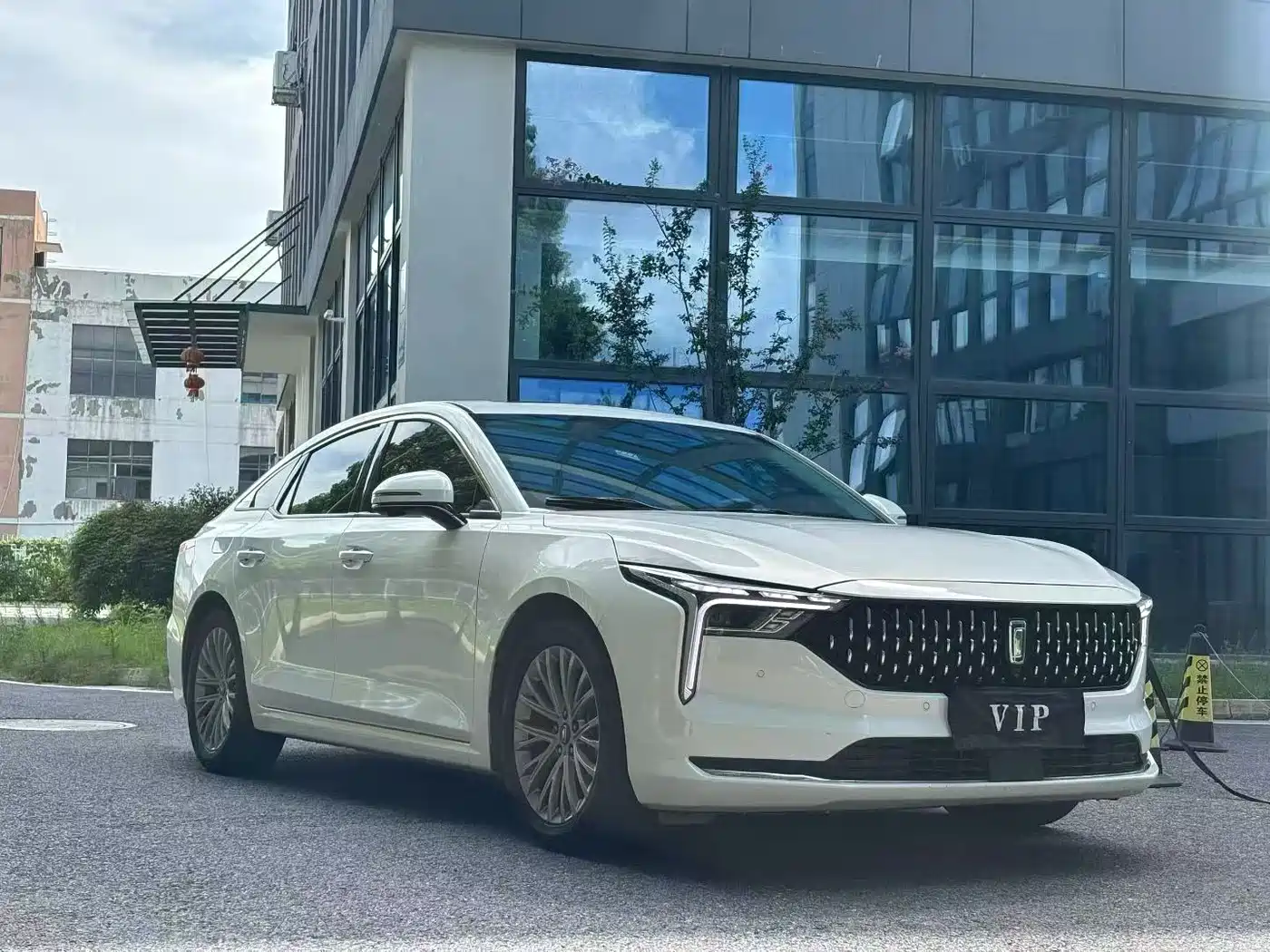Фото 3 - Besturn B70